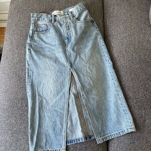 Aritzia Denim Forum The 90s Halle Denim skirt